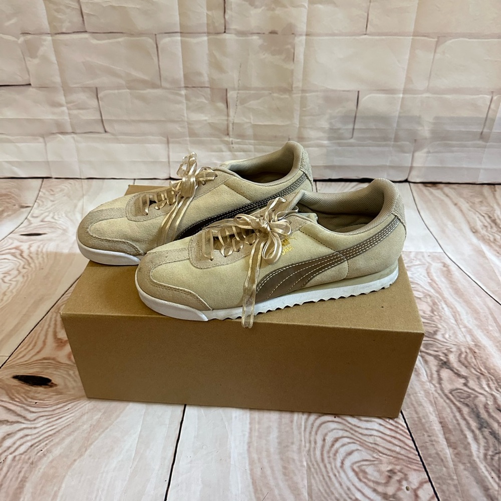 Puma Women’s Beige and White Sneakers